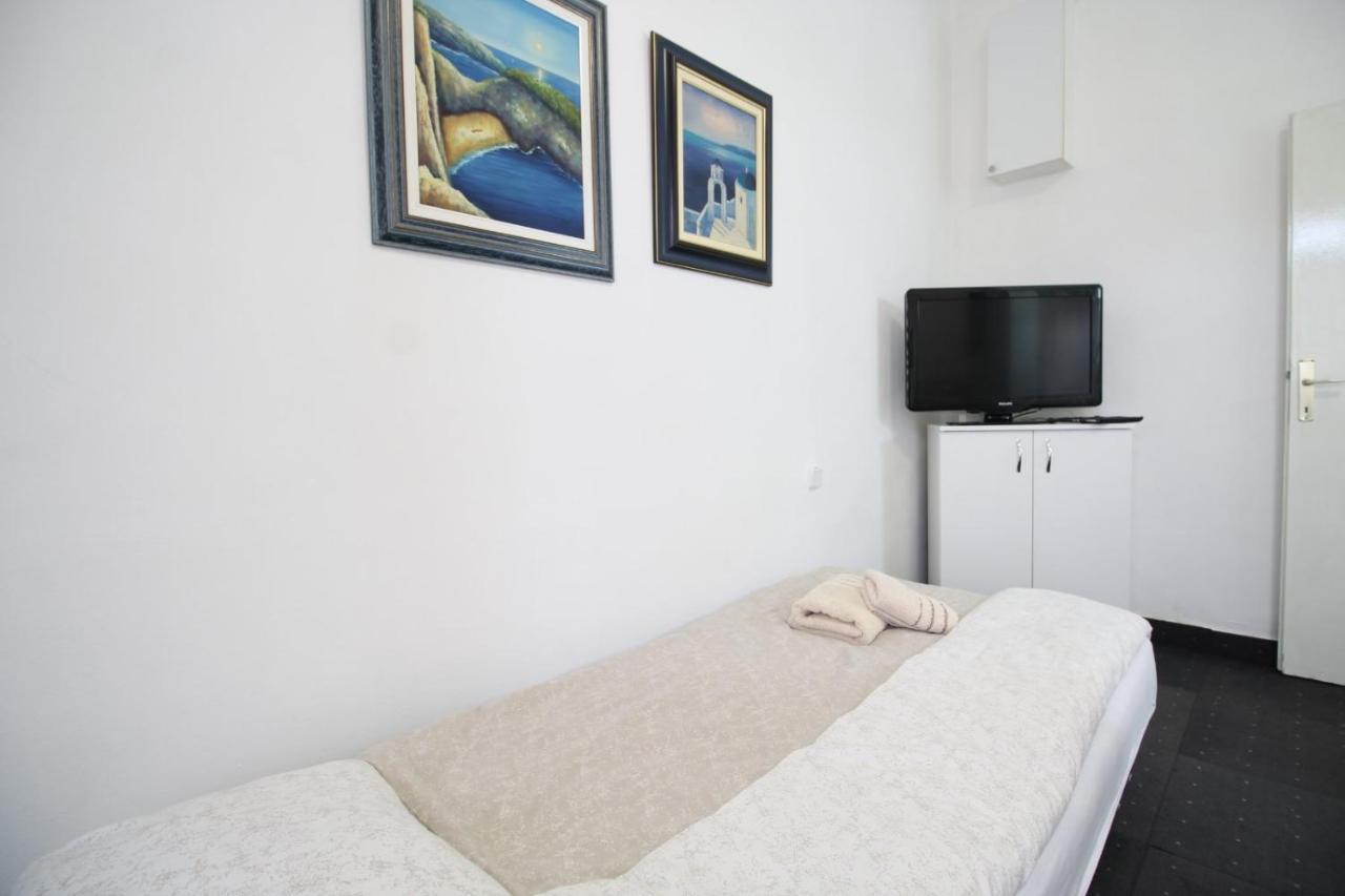 Nikolaj Mirlikiski Novi Sad Exterior foto